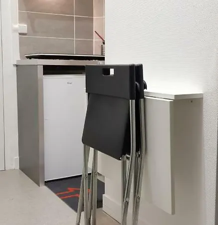 Studio Meuble Face A La Gare - 200m Du Centre Ville Apartmán